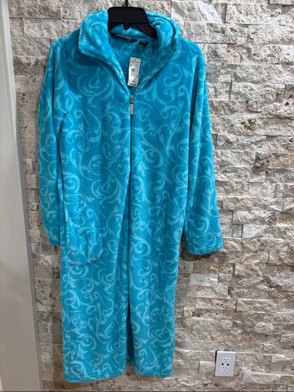 Women's‎ Turquoise Plush Zip-Front Long robe has two pockets size small